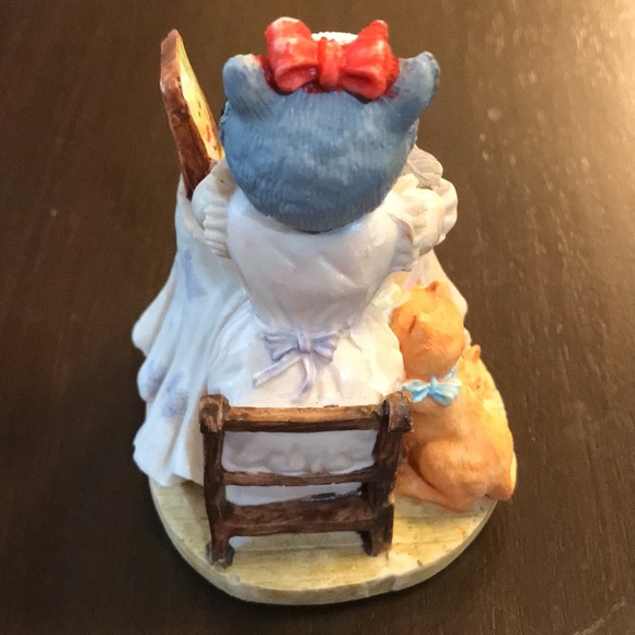 Mrs Kitty Pens a Letter to Mr Kitty Figurine - Picture 6 of 10